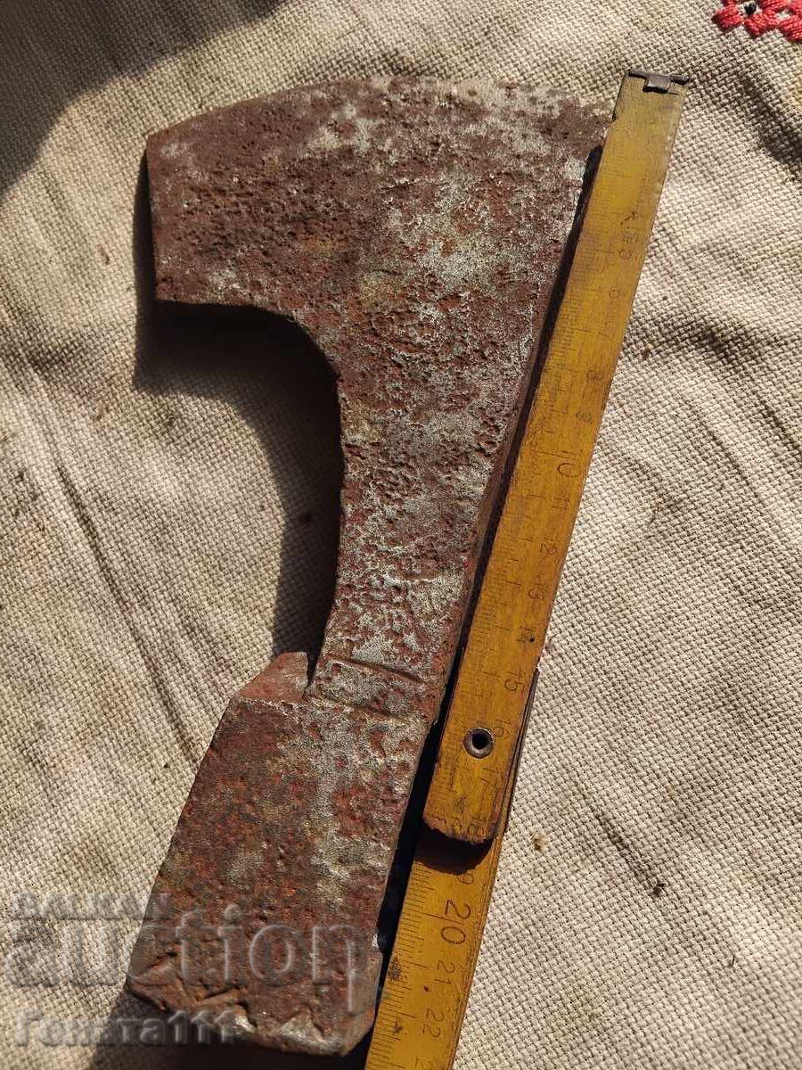 Licitație Topor vechi forjat secure