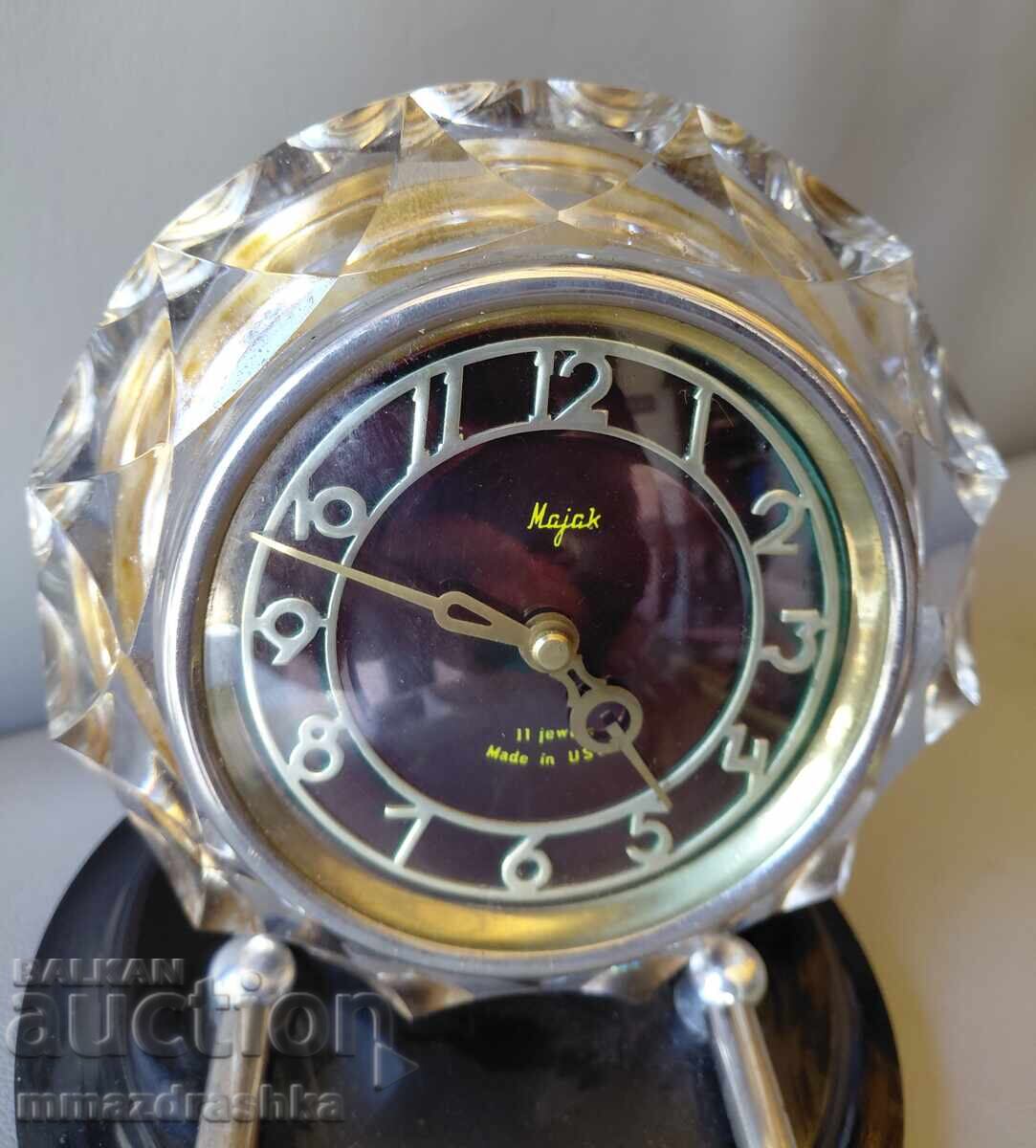 Ceas de masă din sticlă Beacon cu preț € 0.01 | 0.02 BGN