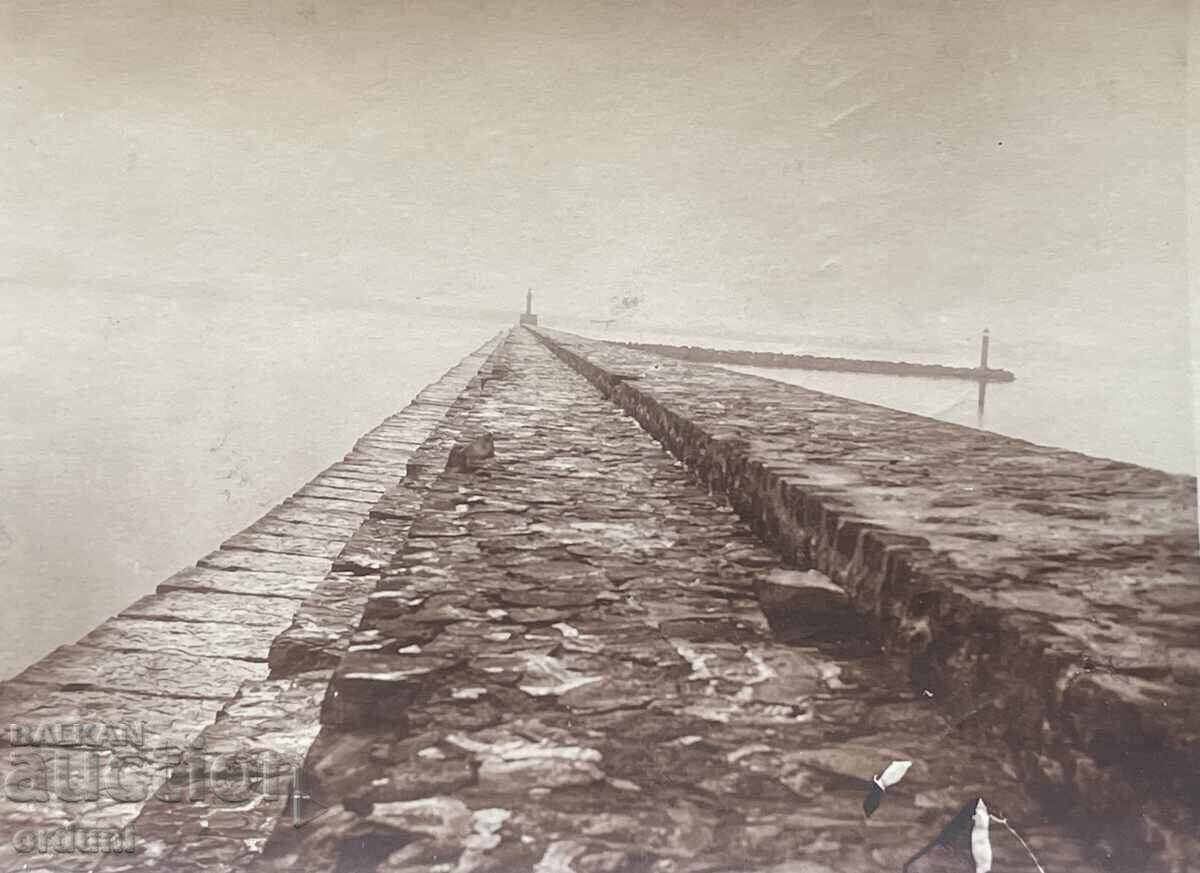 5680 Regatul Bulgariei Burgas zidul cheiului portului cu preț € 15.00 | 29.34 BGN