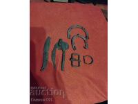 O mulțime de obiecte metalice vechi