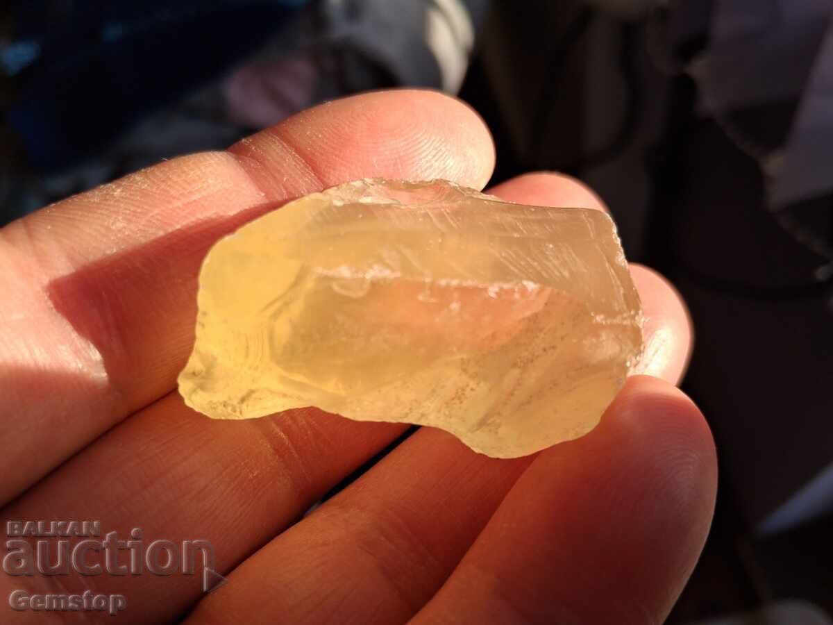 Delivery of 135 ct natural topaz Delivery of 135 ct natural topaz