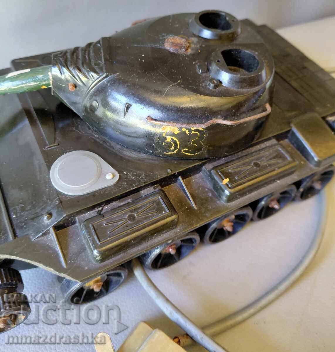 Jucărie tanc din perioada socialistă cu preț € 2.50 | 4.89 BGN Jucărie tanc din perioada socialistă cu preț € 2.50 | 4.89 BGN