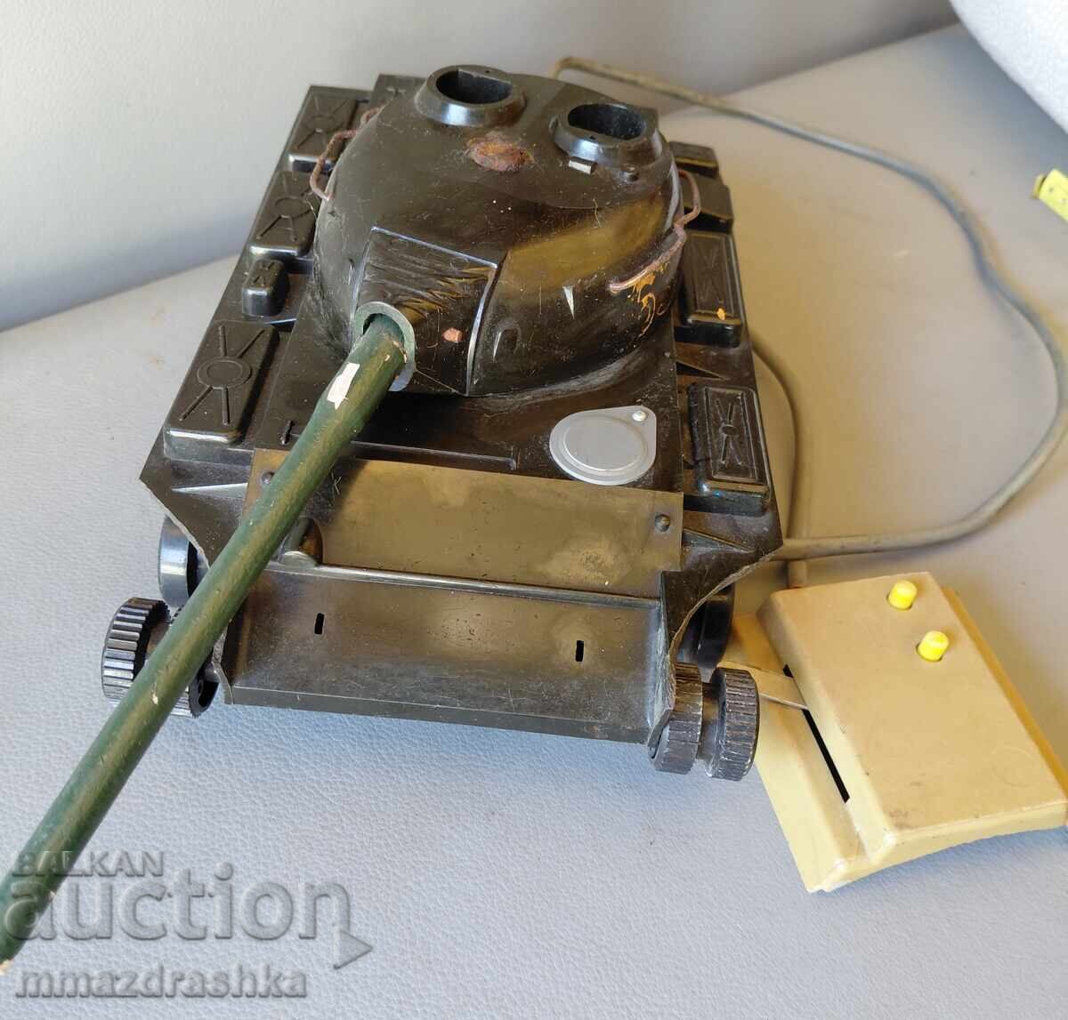 Licitație Jucărie tanc din perioada socialistă Licitație Jucărie tanc din perioada socialistă