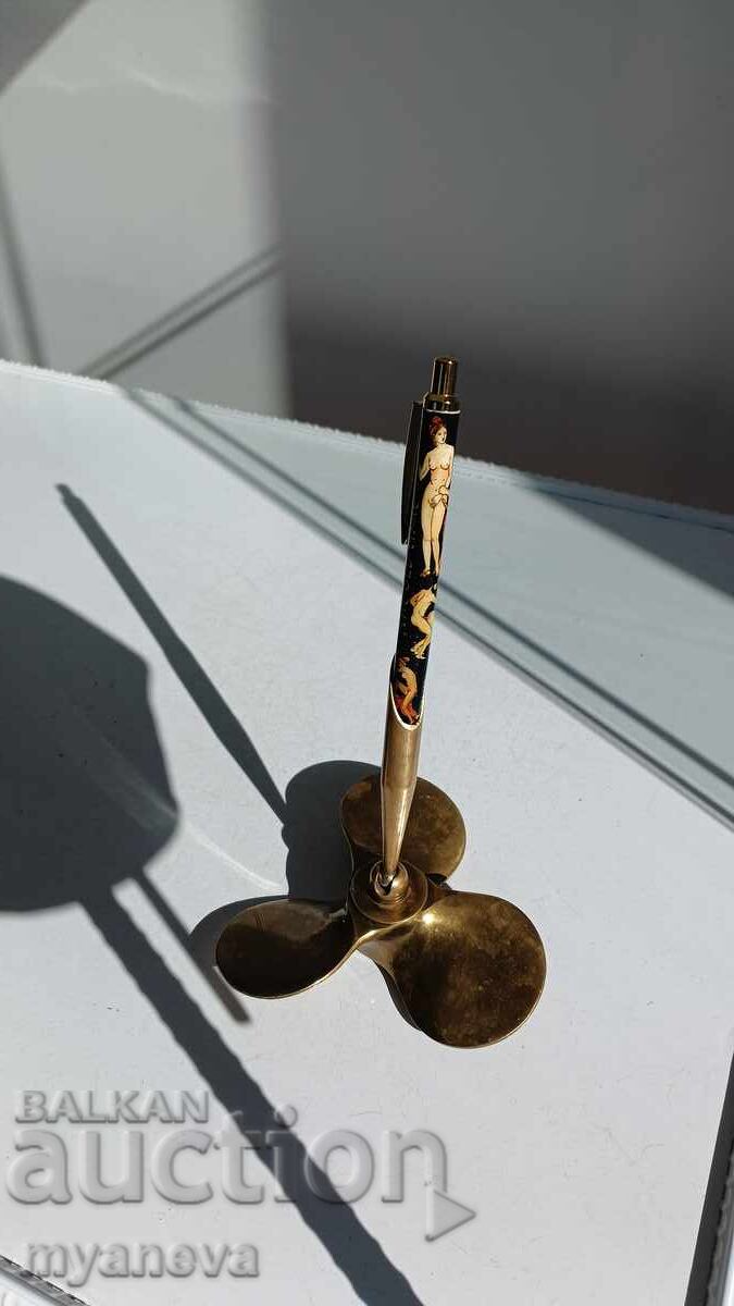 Suport vintage pentru pix în formă de elice de navă