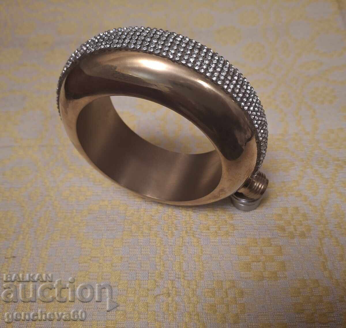 Гривна-термос златно тониран и кристали с цена € 15.00 | 29.34 лв. Гривна-термос златно тониран и кристали с цена € 15.00 | 29.34 лв.