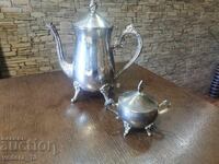 Vase placate cu argint