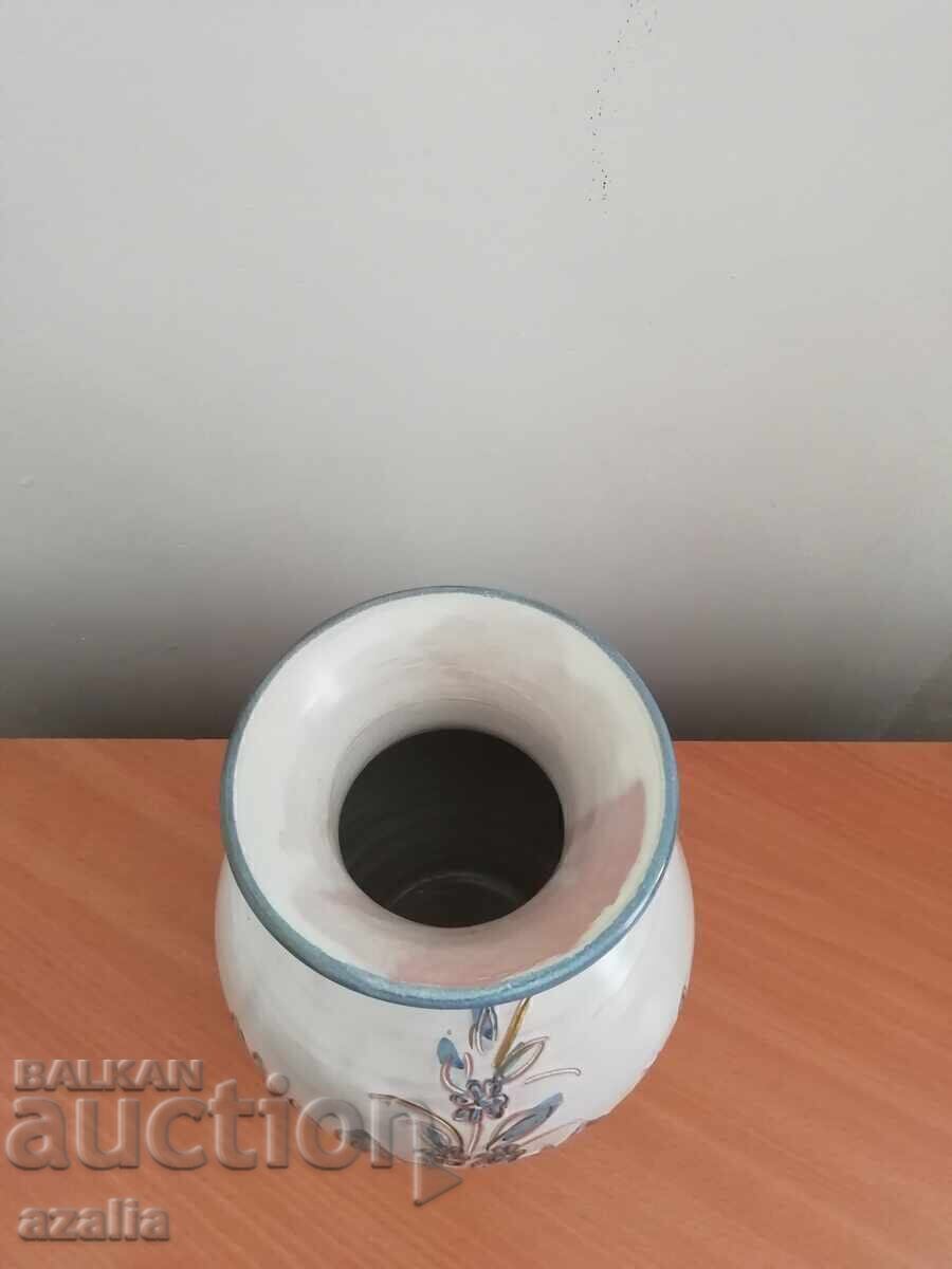 Delivery of A beautiful ceramic vase