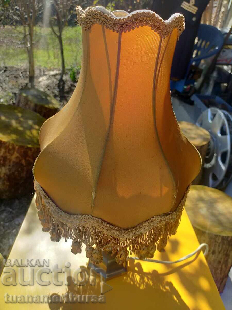 Abajur cu preț € 30.00 | 58.67 BGN