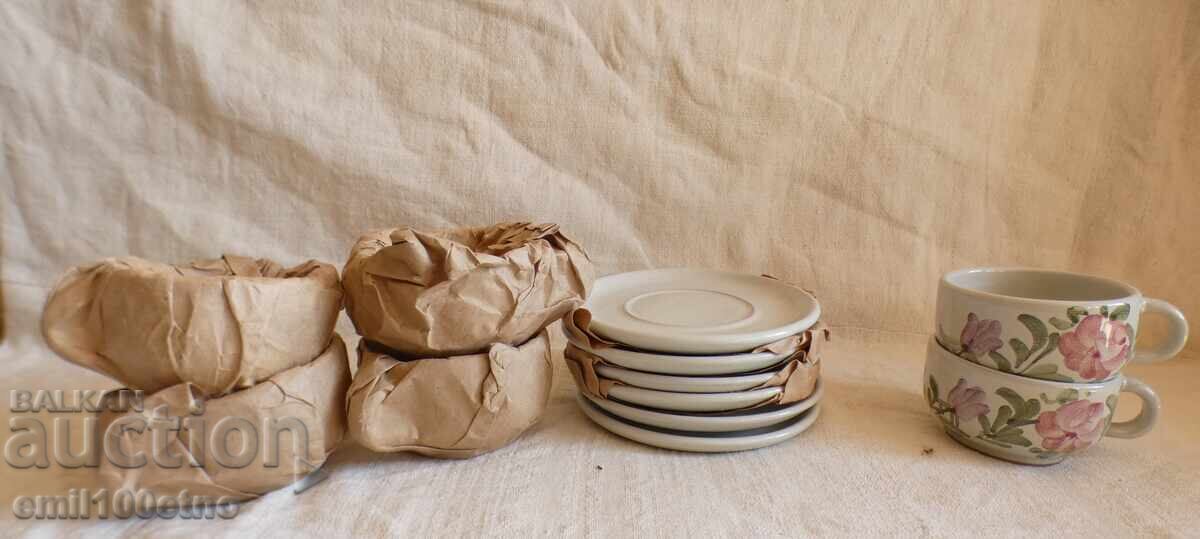 Сервиз за кафе керамика Комбинат за приложни изкуства 1988 с цена € 19.00 | 37.16 лв.