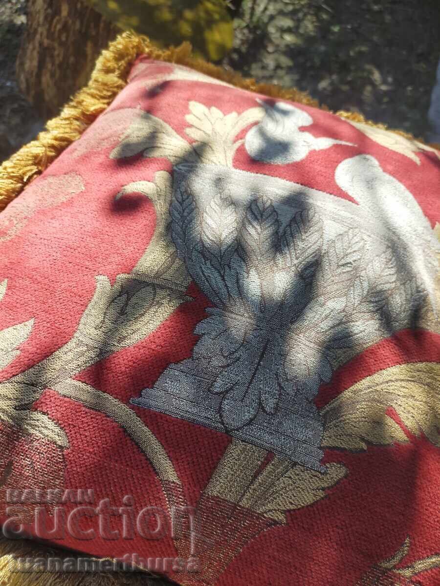 Perna decorativa cu preț € 20.00 | 39.12 BGN