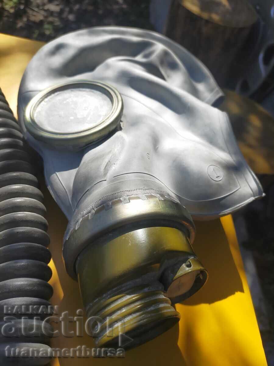 Licitație Geantă militară și mască de gaz