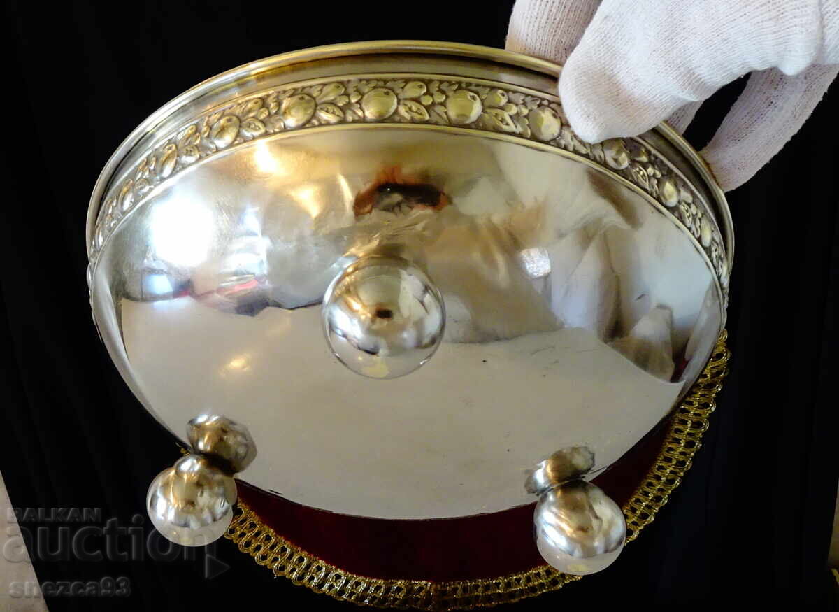 Livrarea Kupa za plodove srebŭrna, kupa, relefni rozi, pozlata