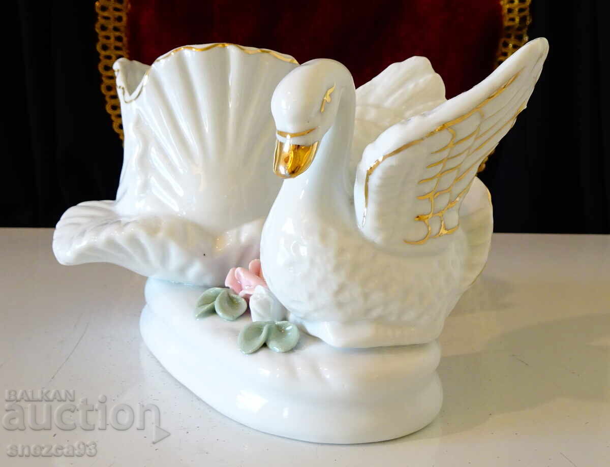 Swan porcelain figurine, jeweler, vase, gold, roses with price € 10.00 | 19.56 BGN