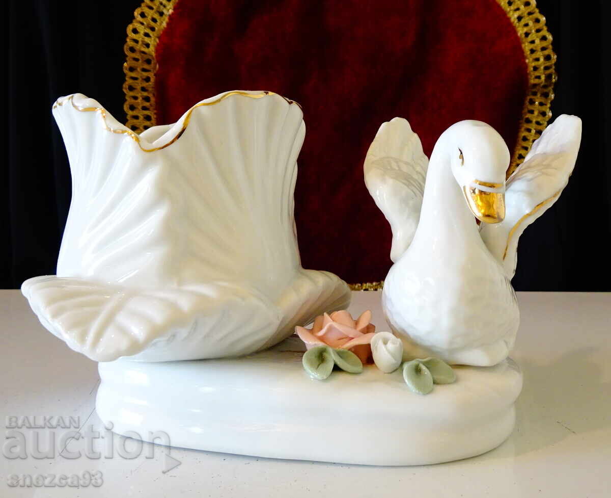 Swan porcelain figurine, jeweler, vase, gold, roses