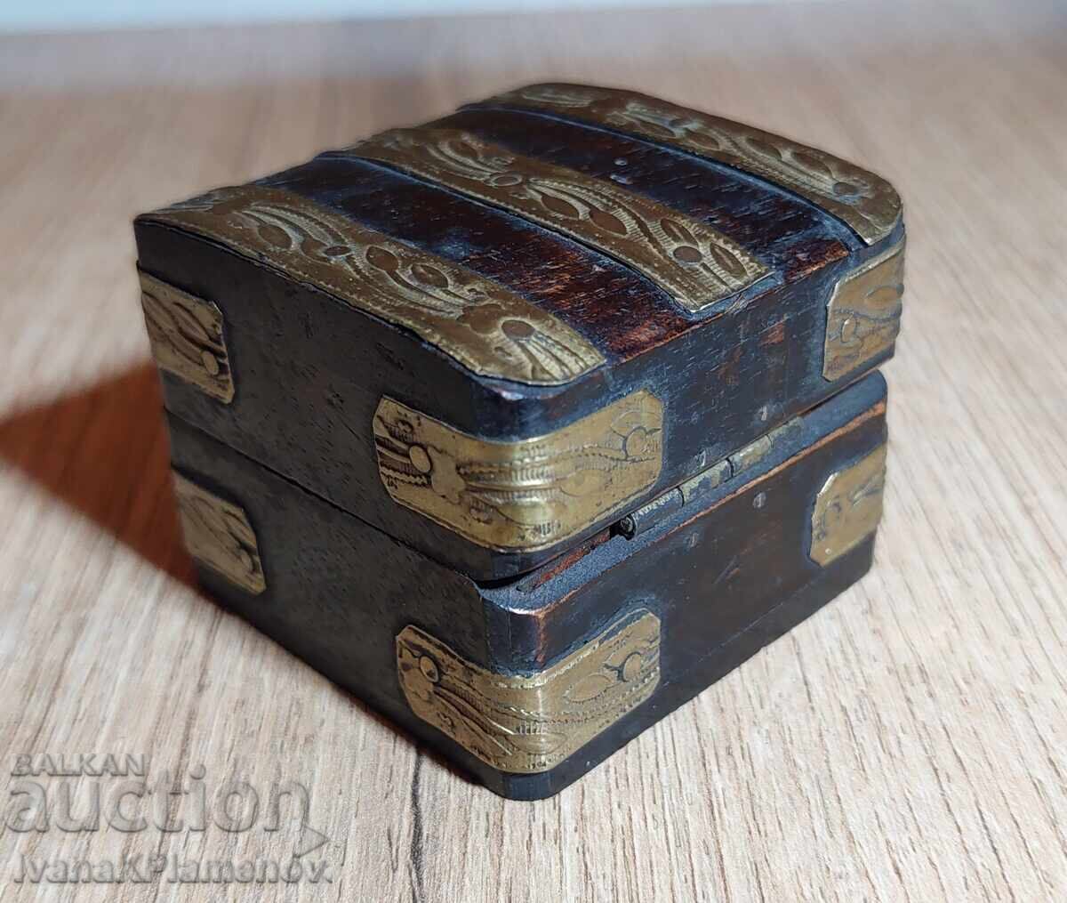 Delivery of Wooden box with brass fittings for connoisseurs