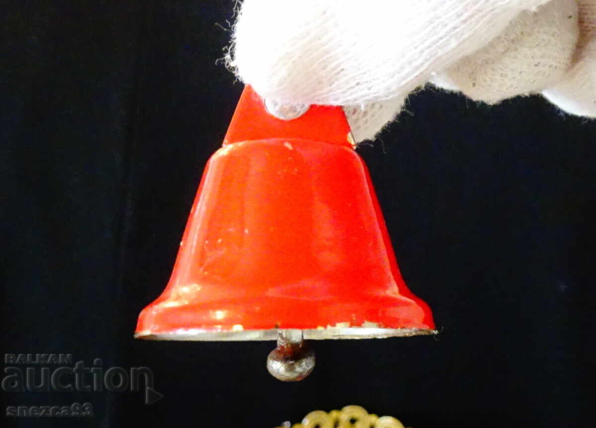 Камбанка,звънче с медено гласче.