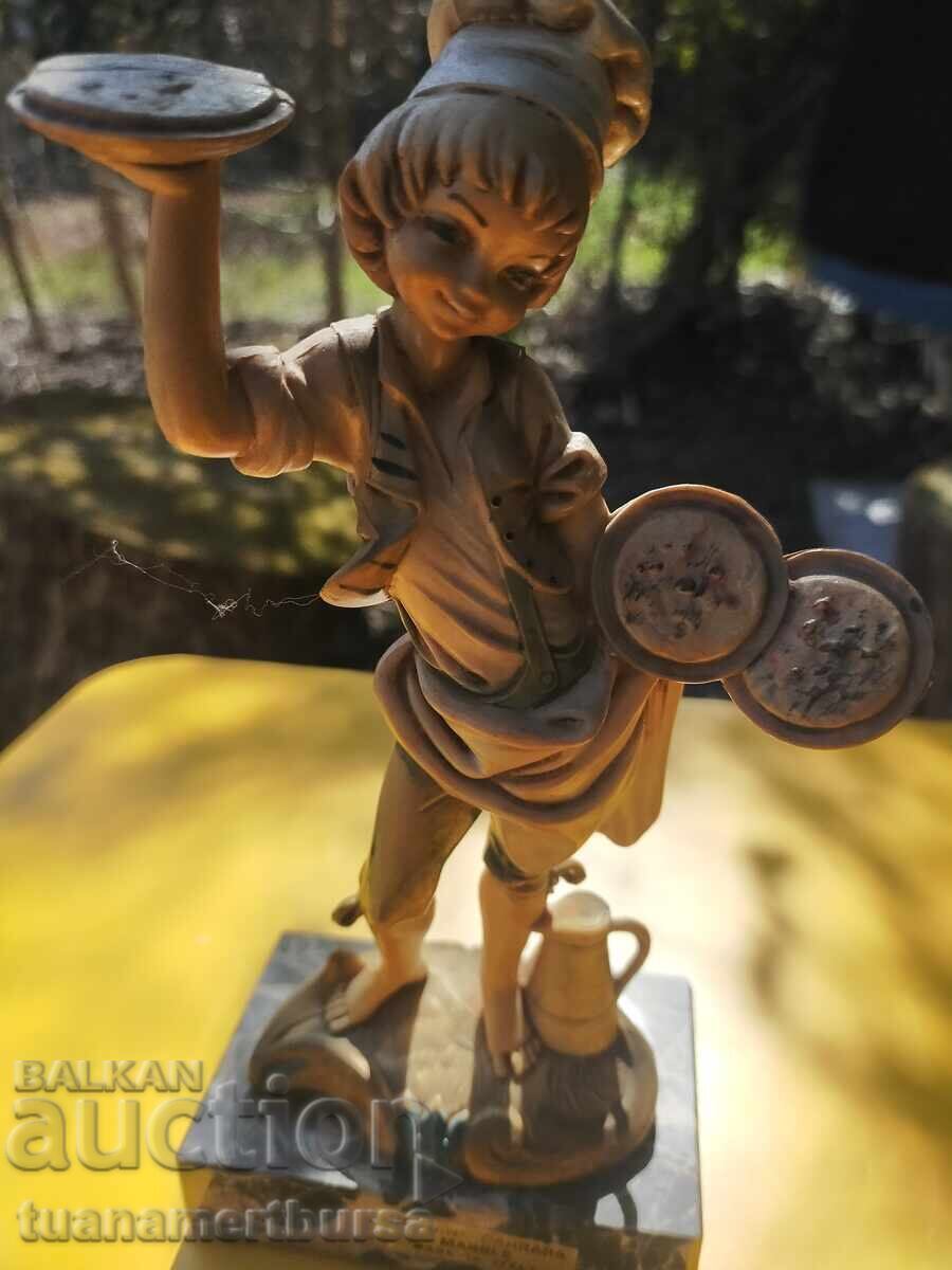 Декоративна фигура с цена € 15.00 | 29.34 лв.