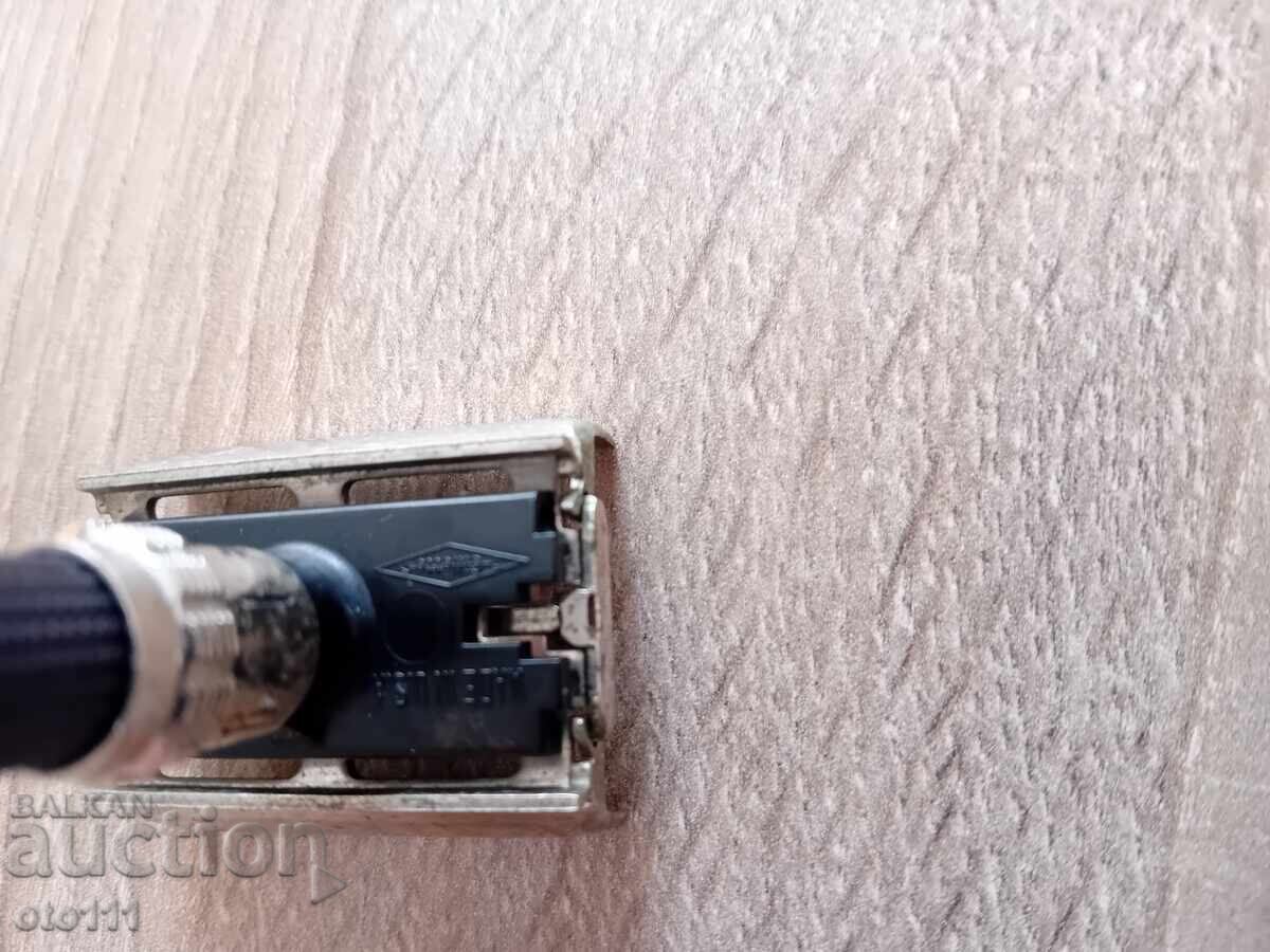 СТАРА БРЪСНАЧКА ,САМОБРЪСНАЧКА  - GILLETTE - 1,9 - 5