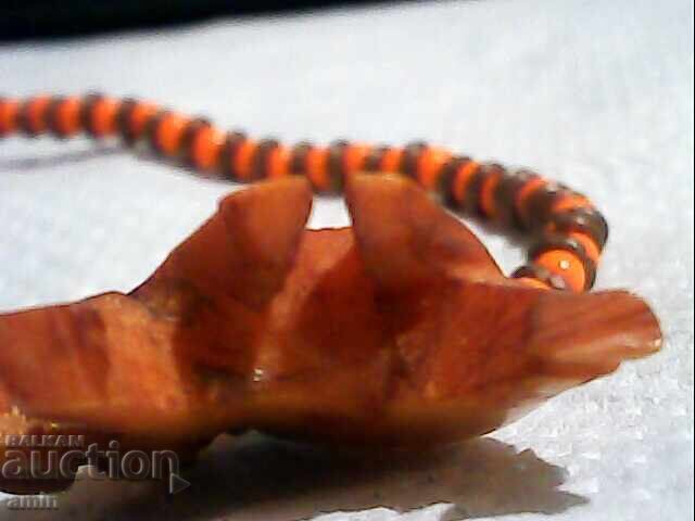 Livrarea Elefant vechi din os, în colier de mărgele vechi