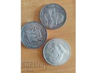 Три броя петолевки!