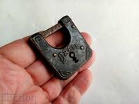 Lacăt metalic vechi