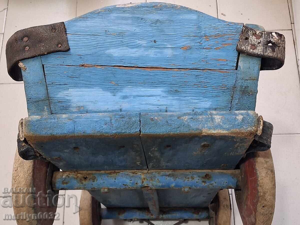 Доставка на Българска Детска играчка от дърво каручка нач 20-ти век