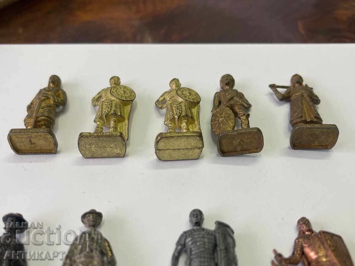 Kinder soldați 10 bucăți cu preț € 22.00 | 43.03 BGN