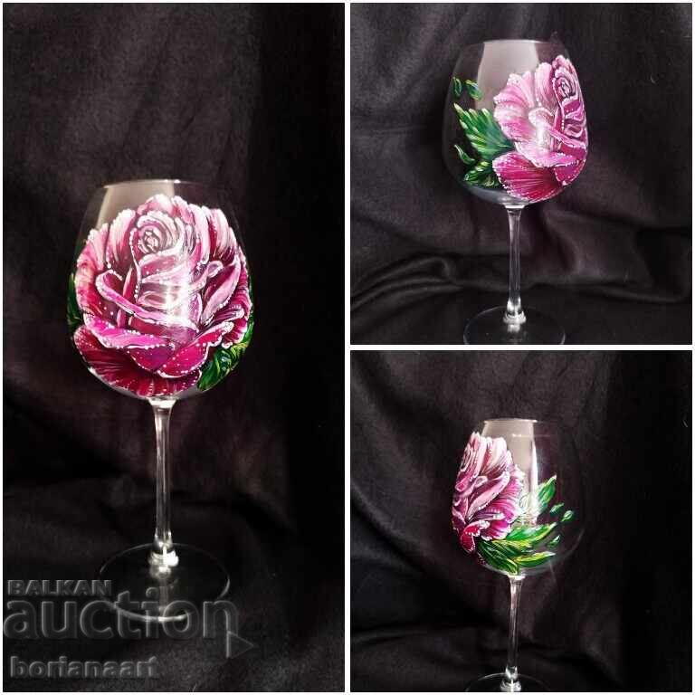 Cană de vin pictată manual cu trandafir