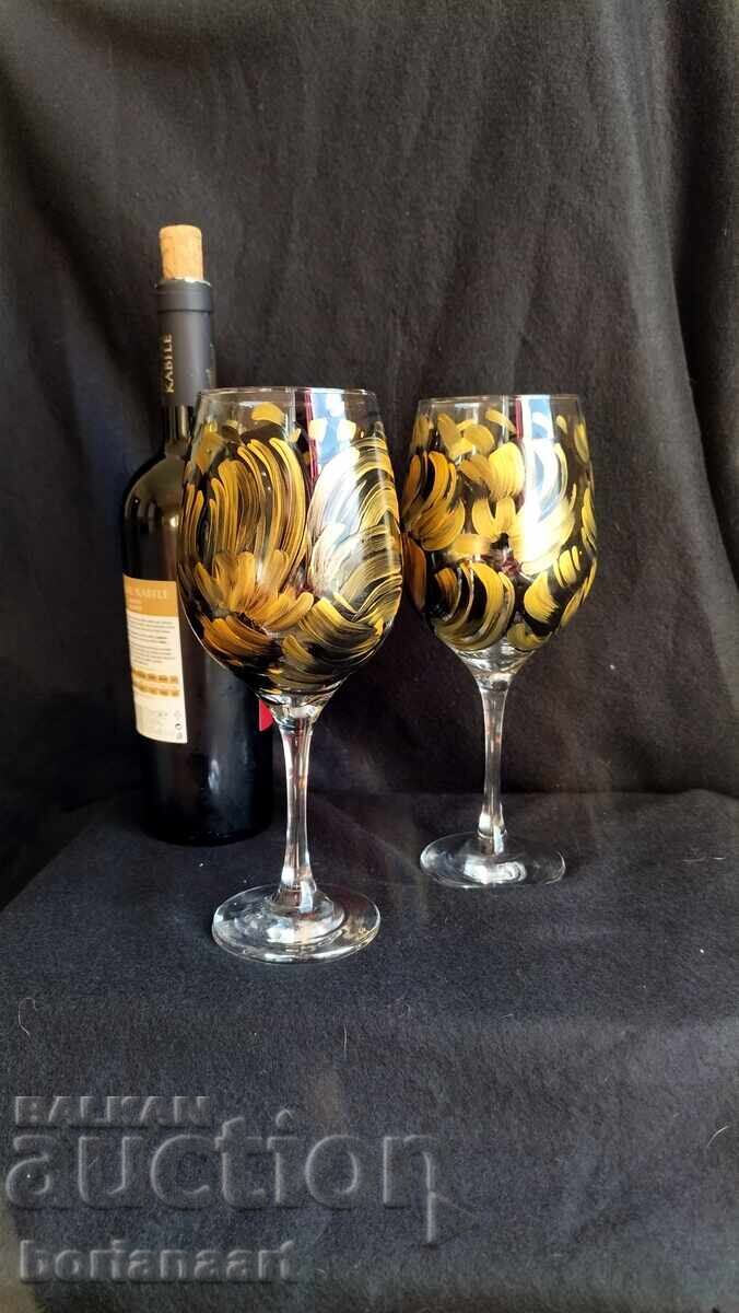 Set de pahare de vin în auriu și negru cu preț € 55.00 | 107.57 BGN