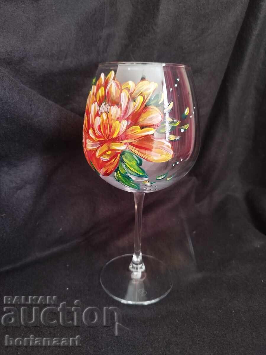 Pocal de vin cu floare în galben și portocaliu Pocal de vin cu floare în galben și portocaliu