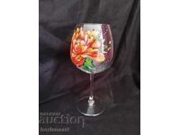 Pocal de vin cu floare în galben și portocaliu