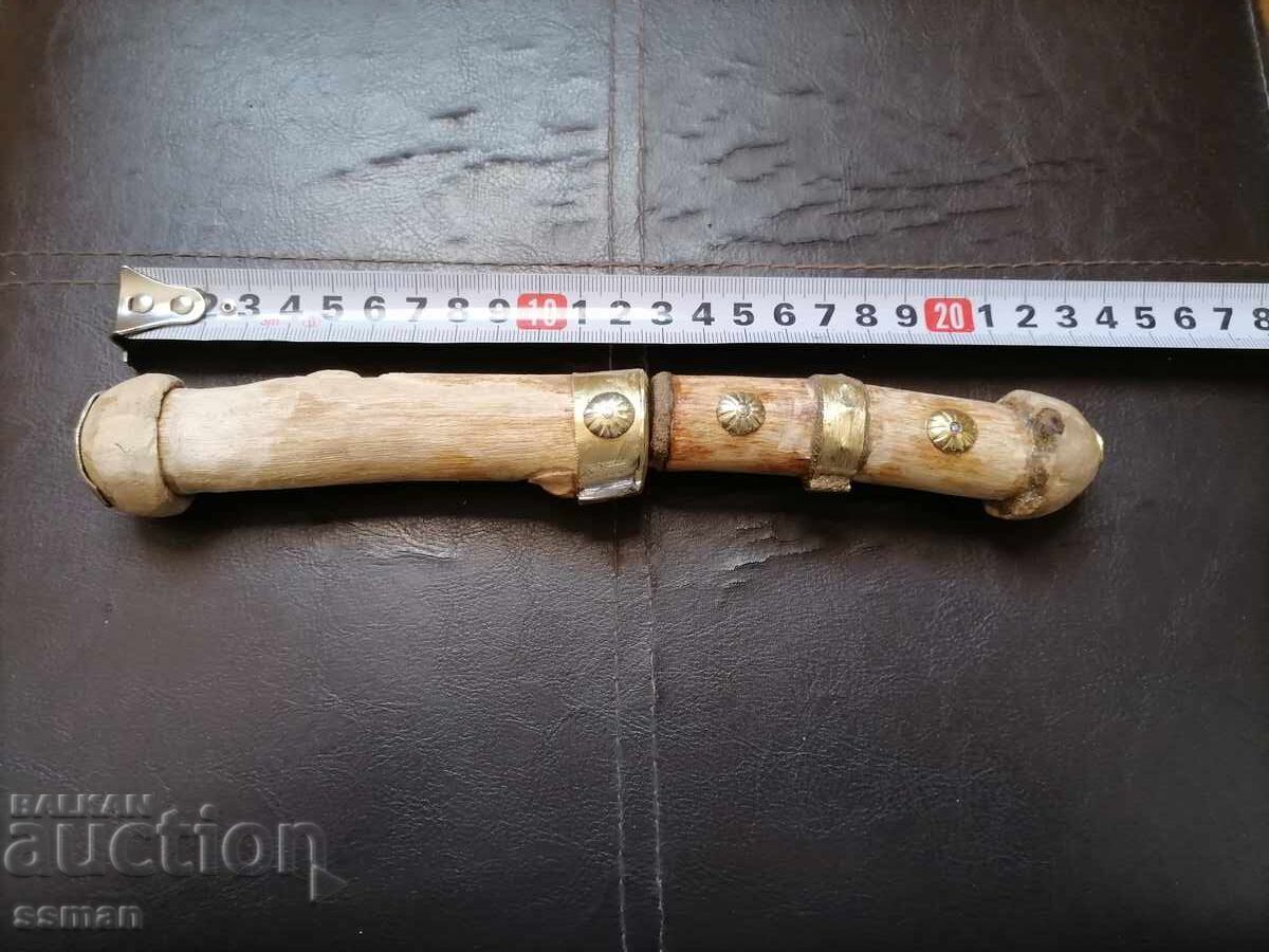 Vechi cuțit cu mâner din bronz sculptat cu preț € 15.00 | 29.34 BGN