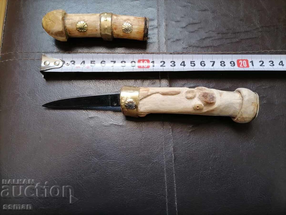 Licitație Vechi cuțit cu mâner din bronz sculptat