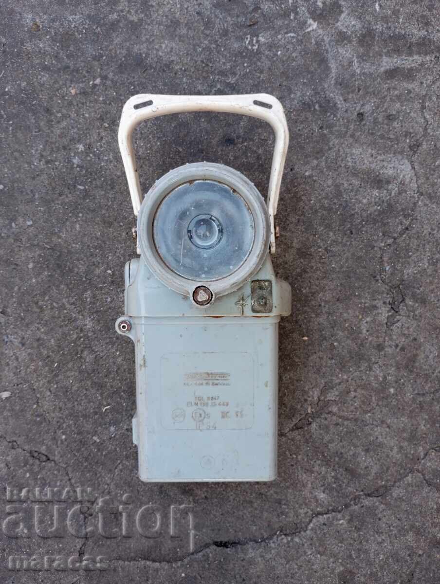 Lanternă veche de călătorie feroviară Lanternă veche de călătorie feroviară