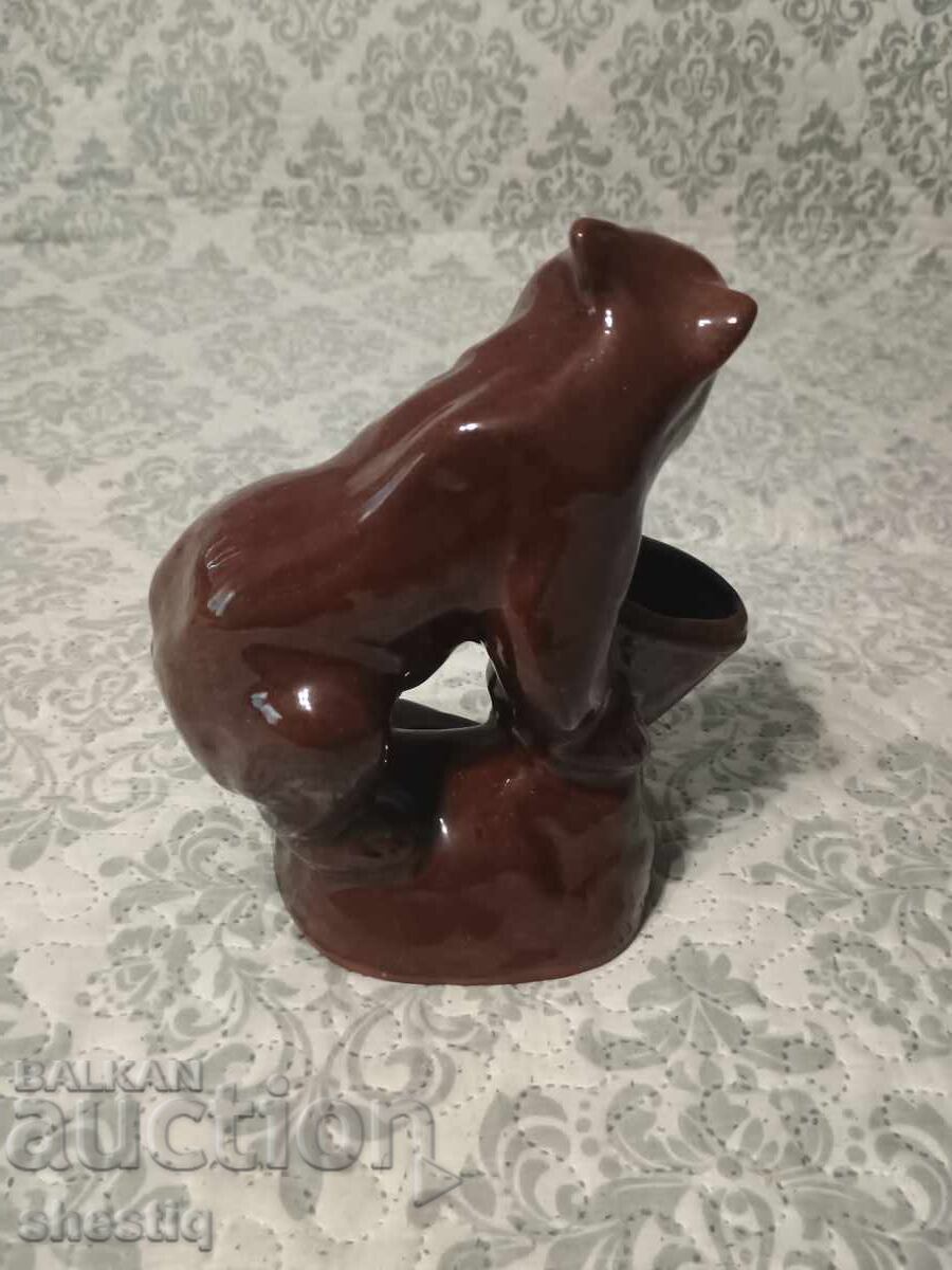 Statuetă SOC "Urs cu ceaun" - ceramică vintage, ca nouă cu preț € 35.00 | 68.45 BGN