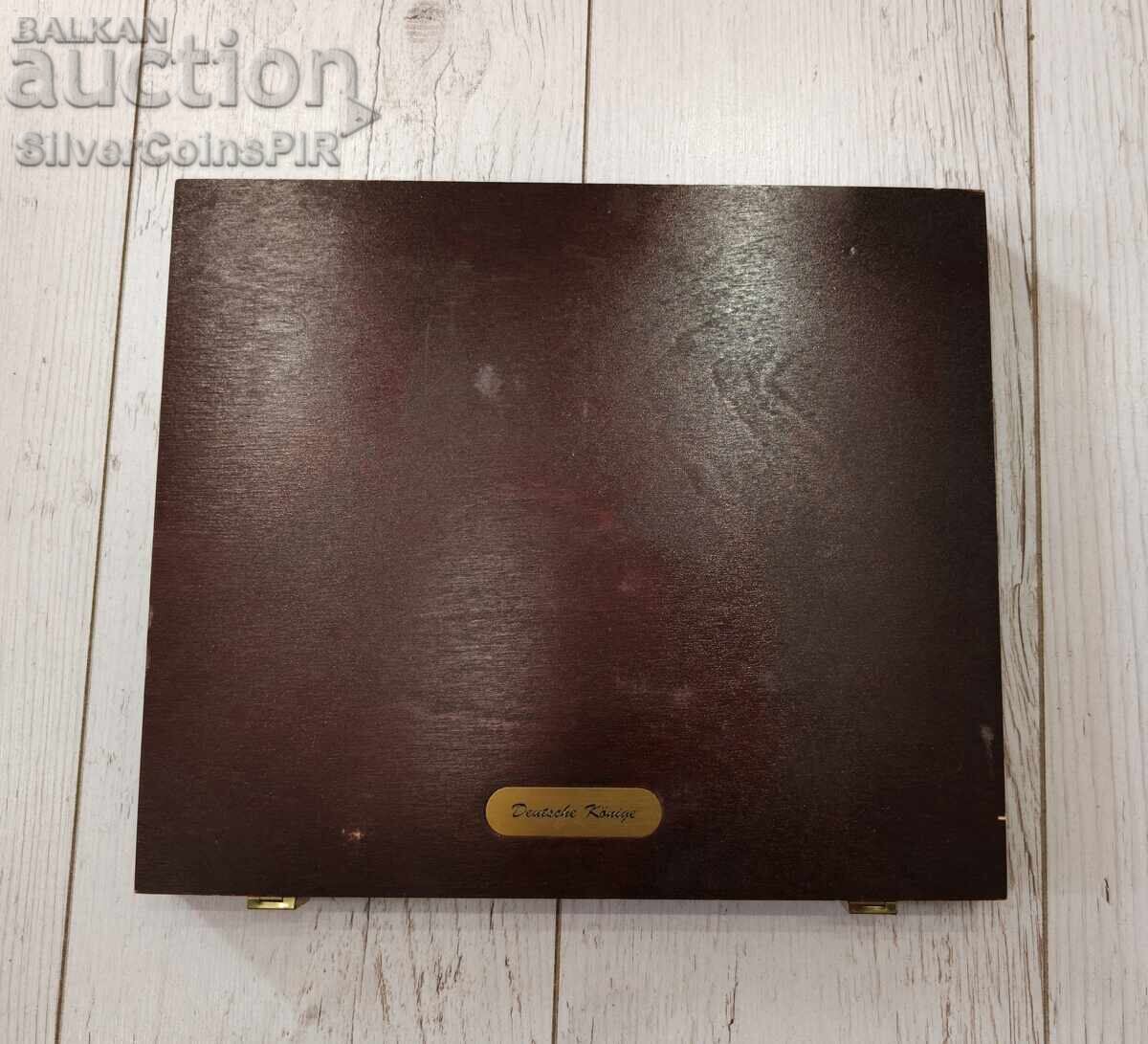 Голяма Кутия за 12 монети с цена € 16.00 | 31.29 лв. Голяма Кутия за 12 монети с цена € 16.00 | 31.29 лв.