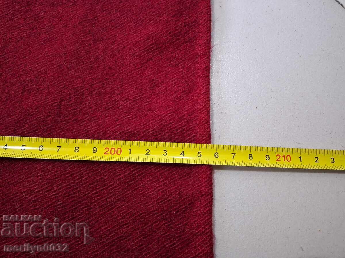 Аукцион Стара вълнена покривка за легло от червен шаяк с дантела