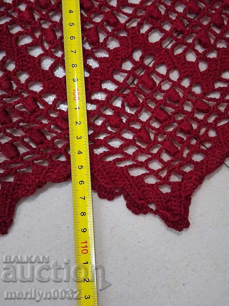 Доставка на Стара вълнена покривка за легло от червен шаяк с дантела