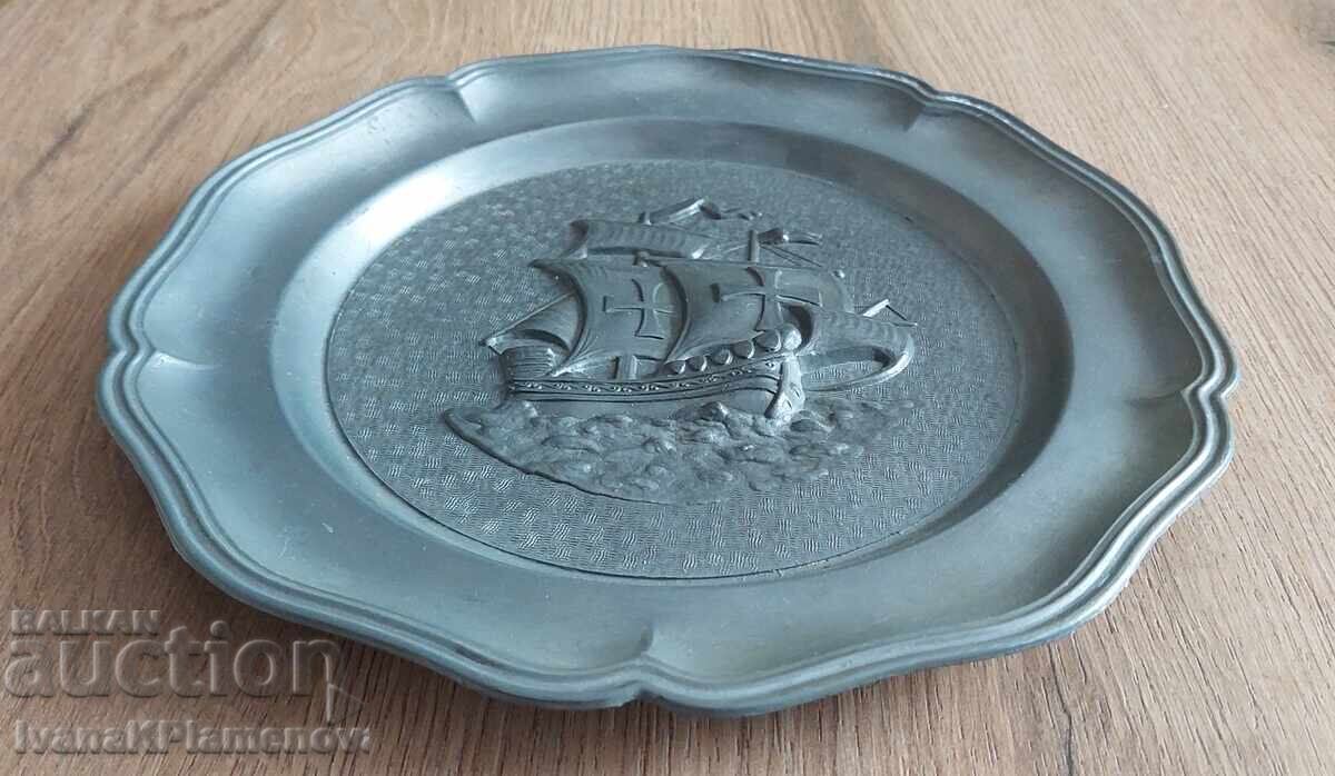 Licitație Panou metalic retro marcat pentru cunoscători