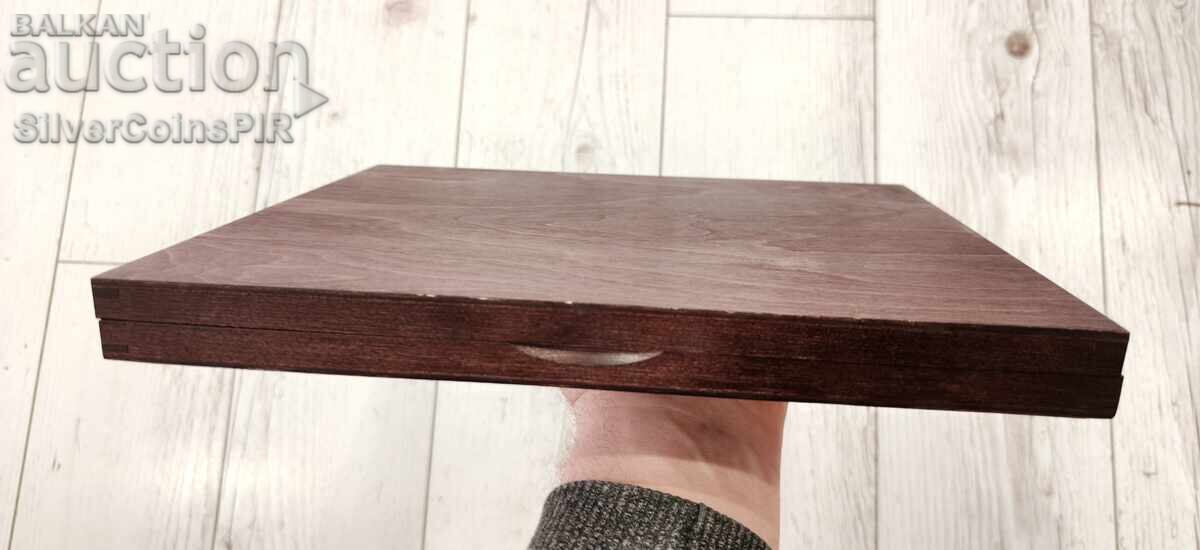 Μεγάλο Κουτί για 12 νομίσματα με τιμή € 23.22 | 45.41 BGN Μεγάλο Κουτί για 12 νομίσματα με τιμή € 23.22 | 45.41 BGN