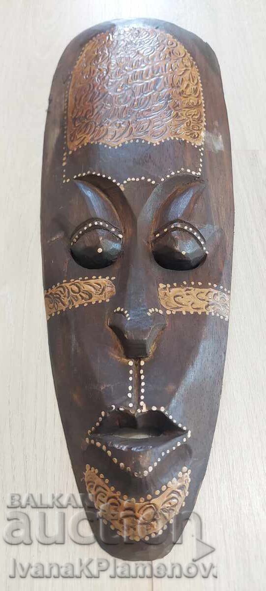 Masca sculptată în lemn Africa pentru cunoscători 50cm cu preț € 17.00 | 33.25 BGN