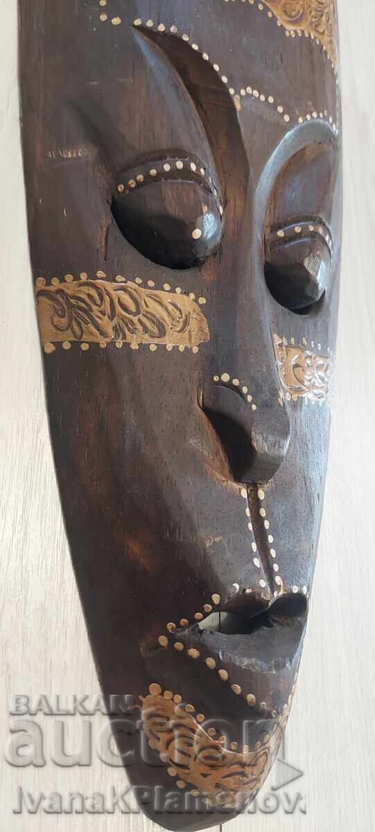 Licitație Masca sculptată în lemn Africa pentru cunoscători 50cm