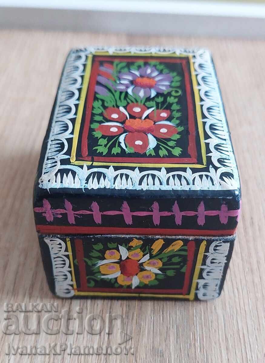 Auction  Wooden box for connoisseurs