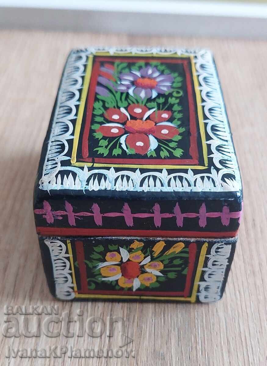 Licitație Cutie din lemn pentru cunoscători