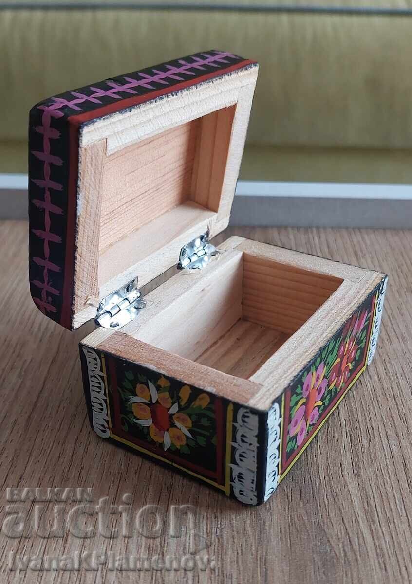 Delivery of Wooden box for connoisseurs
