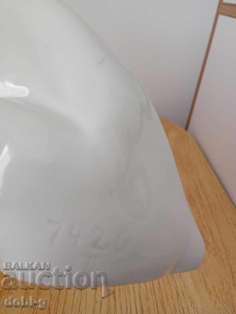 Σκύλος από πορσελάνη με τιμή € 70.00 | 136.91 BGN