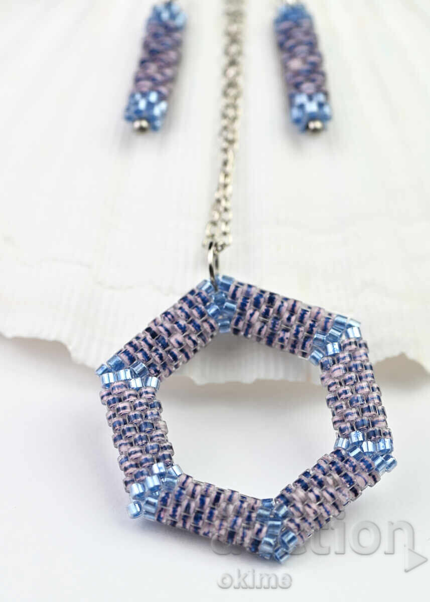 Livrarea Set delicat în nuanțe de albastru deschis – colier și cercei