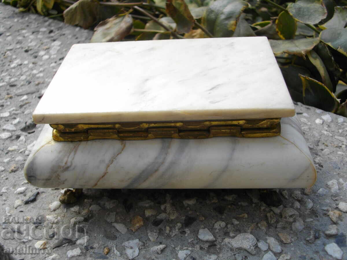 Παράδοση ΠΑΛΙΟ ΜΑΡΜΑΡΙΝΟ ΚΟΥΤΙ ΓΙΑ ΚΟΣΜΗΜΑΤΑ