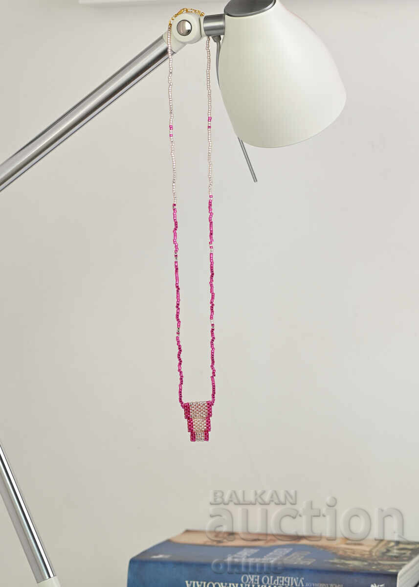 Доставка на Нежно колие в цвят фукция и златисто