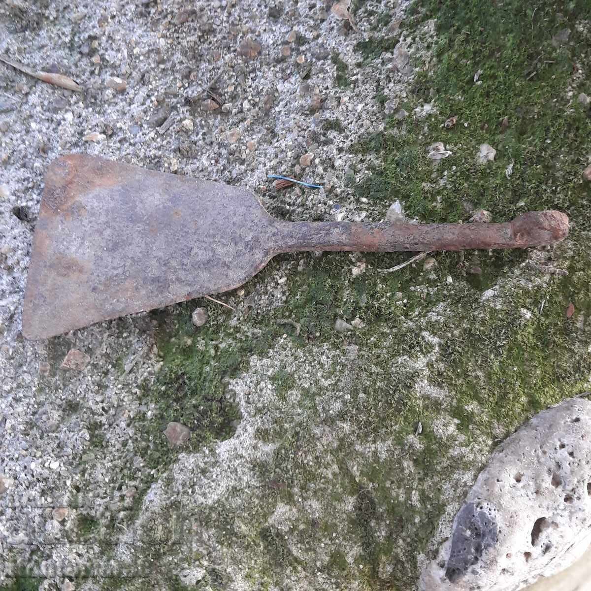 Stara kovana stŭrgalka, shpakla za dŭrveno korito Stara kovana stŭrgalka, shpakla za dŭrveno korito